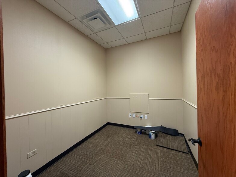 More Photos Of 2429 Randall Rd, Carpentersville Storefront Retail Office For Lease