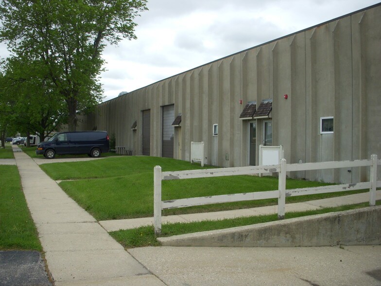 More Photos Of 803-907 Industrial Dr, West Chicago Warehouse For Lease