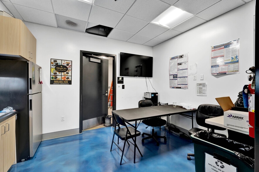 More Photos Of 10310 Harvest Park, Dimondale Warehouse For Lease