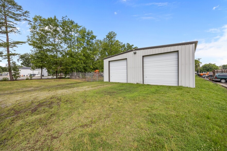 More Photos Of 808 E Parker St, Graham Industrial For Sale