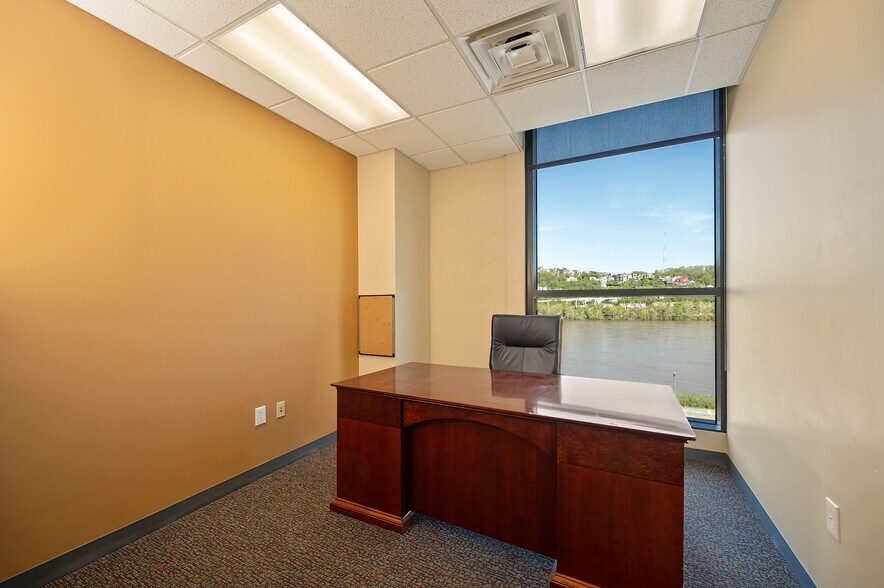 More Photos Of 119 Fairfield Ave, Bellevue Office For Lease