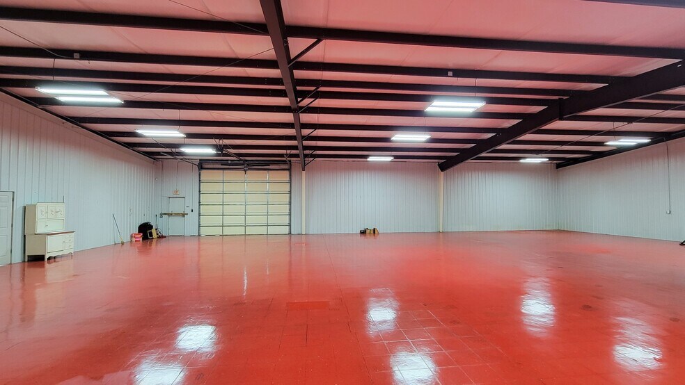 More Photos Of 326 W Broad St, Smithville Flex For Sale