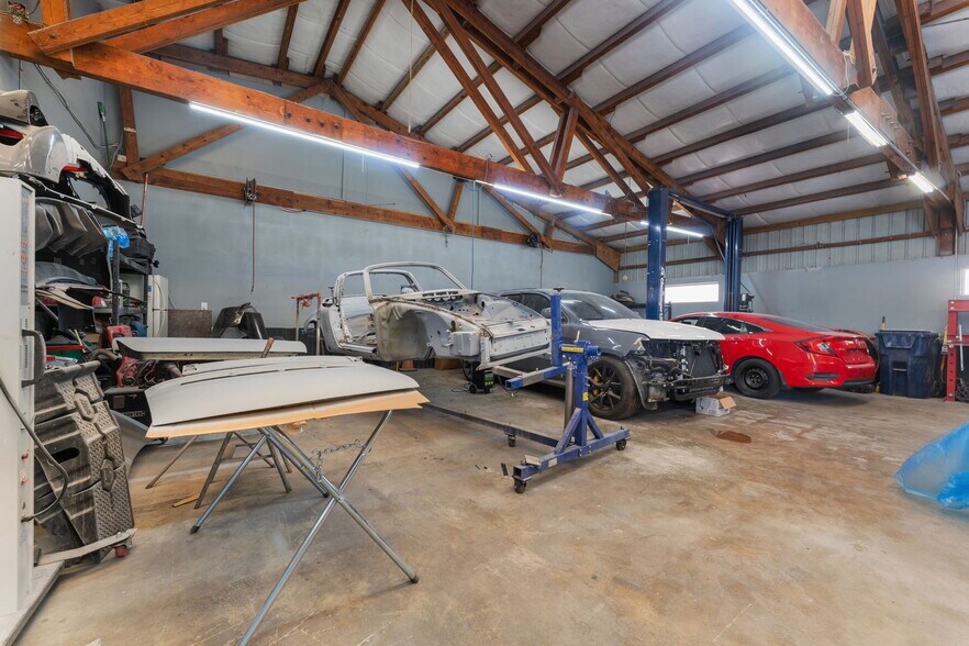 More Photos Of 109 N Falkenburg Rd, Tampa Manufacturing For Sale