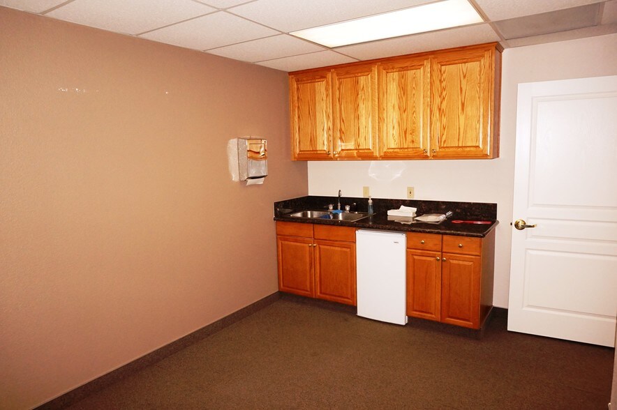 More Photos Of 538 S 5th Ave, Oakdale Light Distribution For Sale