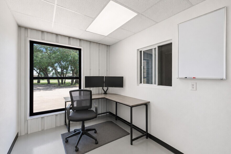 More Photos Of 101 John Kelly St, Burnet Industrial For Sale