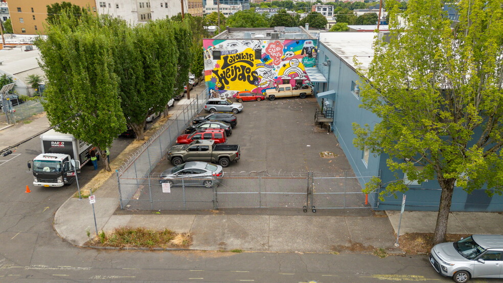 More Photos Of 323 SE 7th Ave, Portland Industrial For Sale