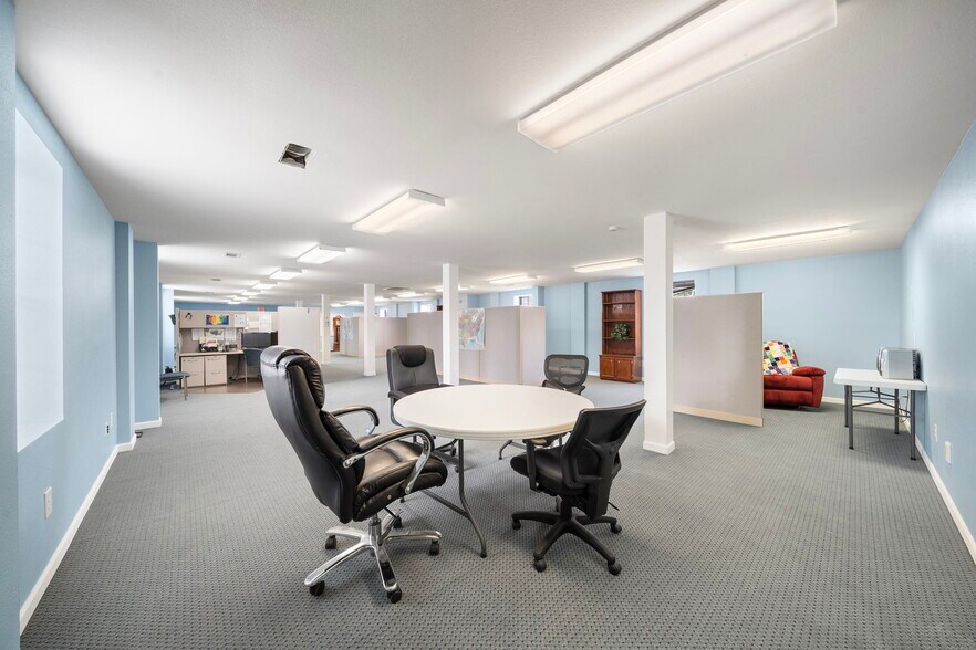 More Photos Of 421 Jones Rd, Highlands Warehouse For Lease