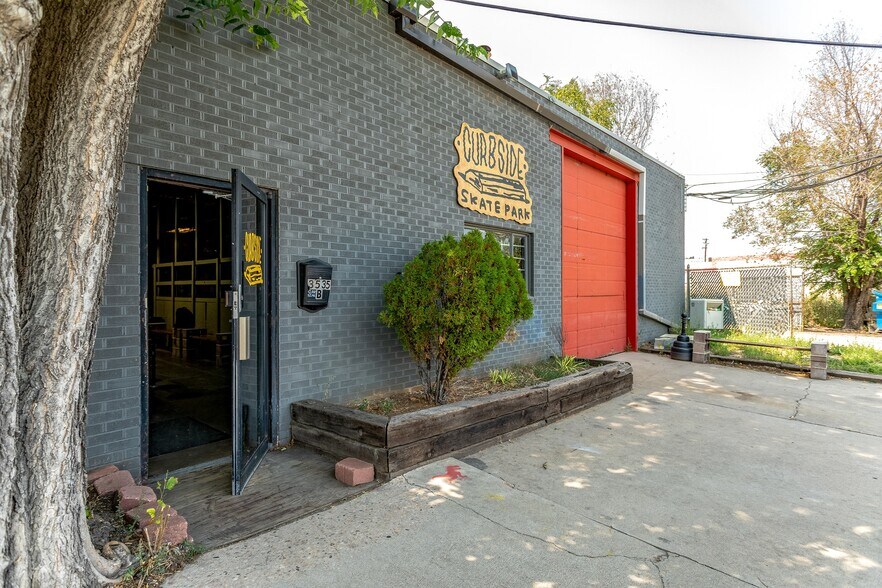 More Photos Of 3535 S Irving St, Sheridan Warehouse For Lease