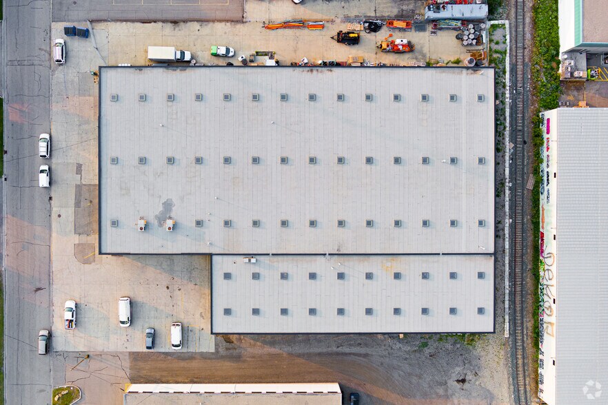 More Photos Of 4030 8th St SE, Calgary Warehouse For Lease