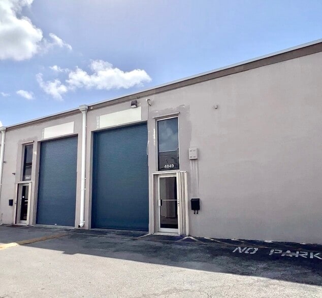 More Photos Of 4825-4829 SW 75th Ave, Miami Warehouse For Lease