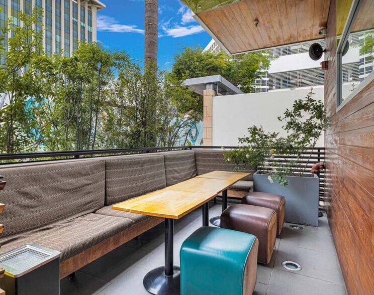 More Photos Of 120 S Reeves Dr, Beverly Hills Hotel For Sale