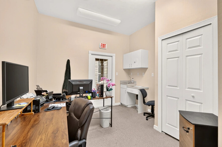 More Photos Of 223 N Main St, Williston Medical For Sale