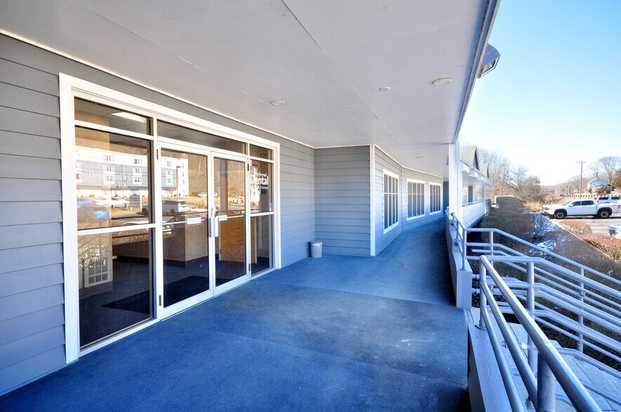 More Photos Of 75 Berlin Rd, Cromwell Medical For Lease