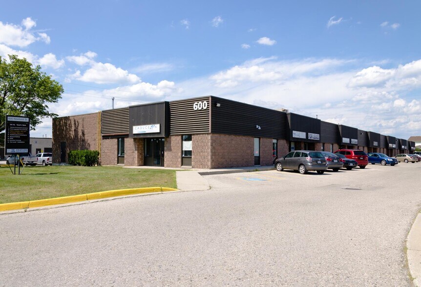 More Photos Of 600 Newbold St, London Warehouse For Lease