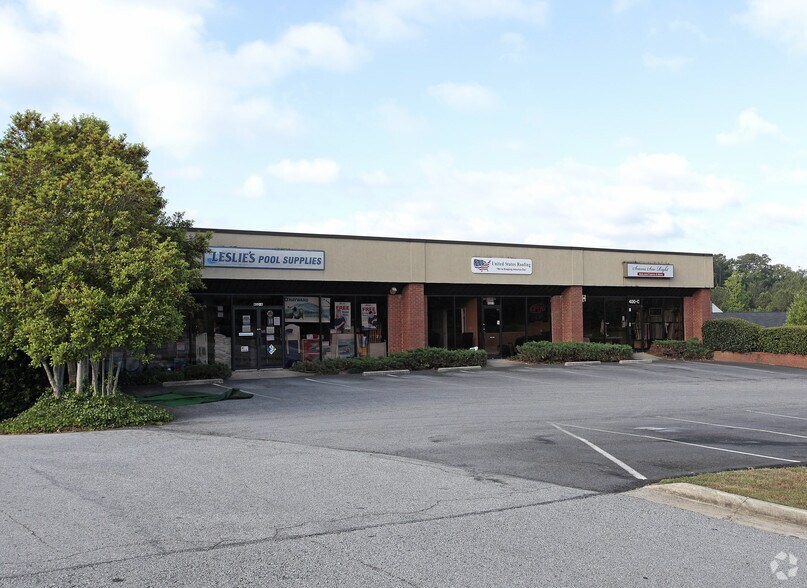 More Photos Of 400 Stonewall Ave, Fayetteville Flex For Sale