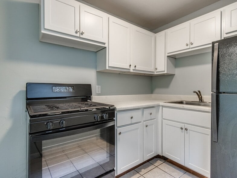 More Photos Of 506 SW 24th St, Oklahoma City Apartments For Sale