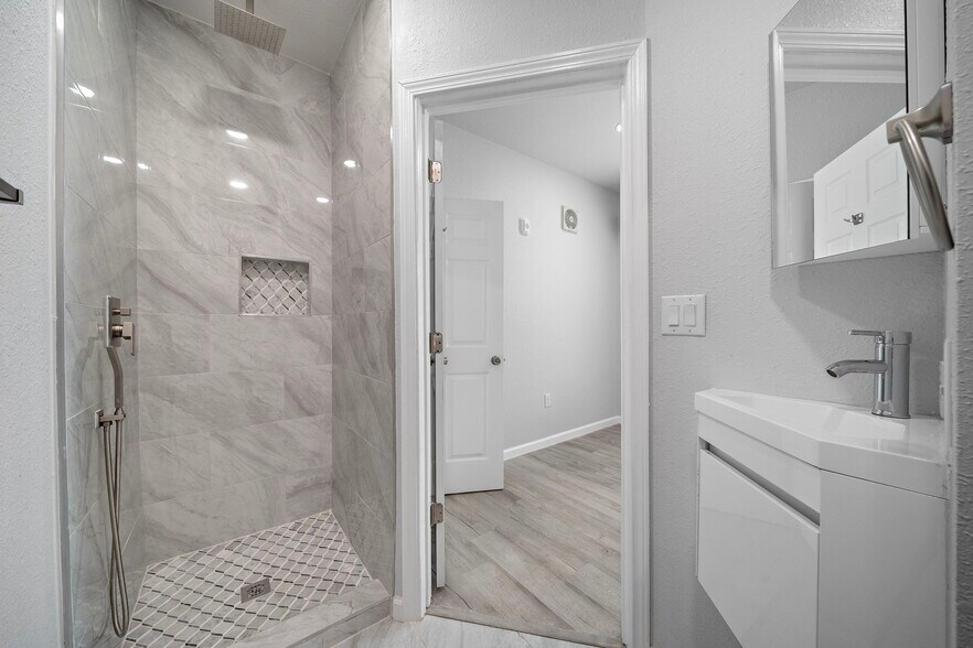More Photos Of 2805 Church st, Galveston Multifamily For Sale