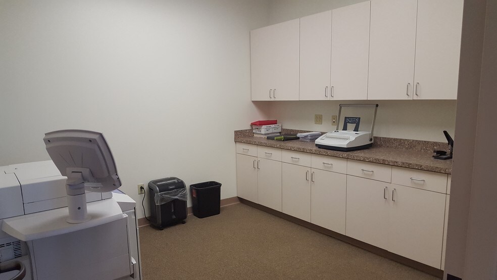 More Photos Of 520-574 Cabela Dr, Triadelphia Unknown For Lease