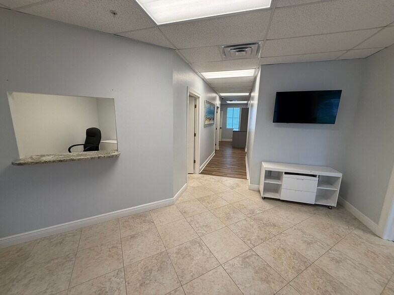 More Photos Of 28089 Vanderbilt Dr, Bonita Springs Office For Sale