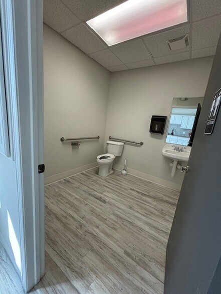 More Photos Of 5787 Stadium Dr, Kalamazoo Office For Lease