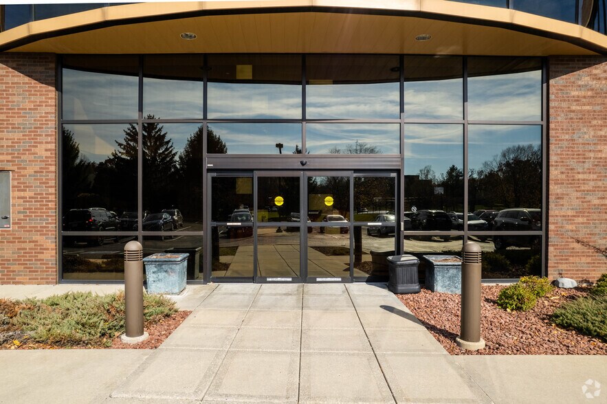 More Photos Of 1111 Deming Way, Madison Office For Lease
