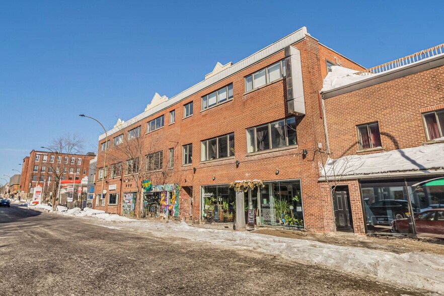 Primary Photo Of 5409 Boul Saint-Laurent, Montréal General Retail For Lease