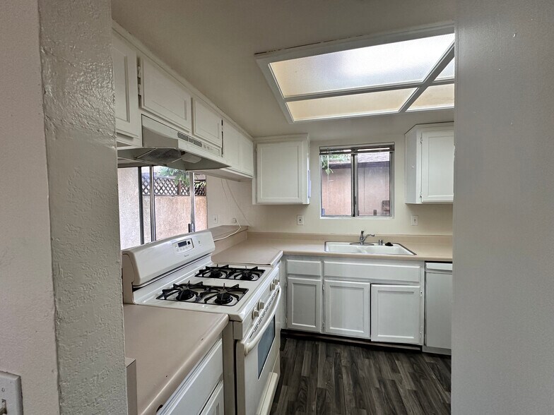 More Photos Of 12745 Navajo Rd, Apple Valley Apartments For Sale