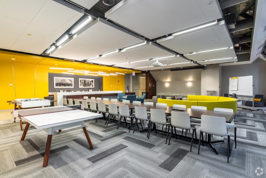 More Photos Of 203 N LaSalle St, Chicago Office For Lease