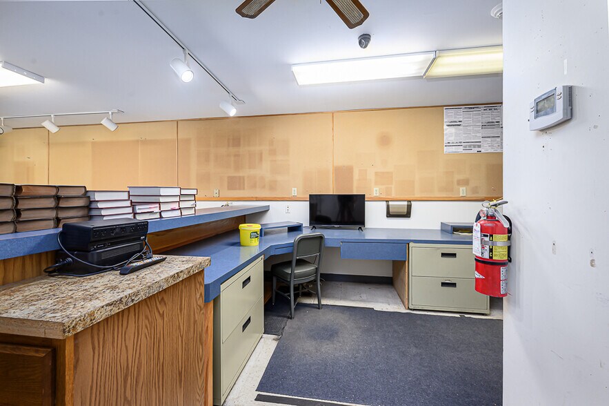 More Photos Of 306 Main St, Linwood Flex For Sale