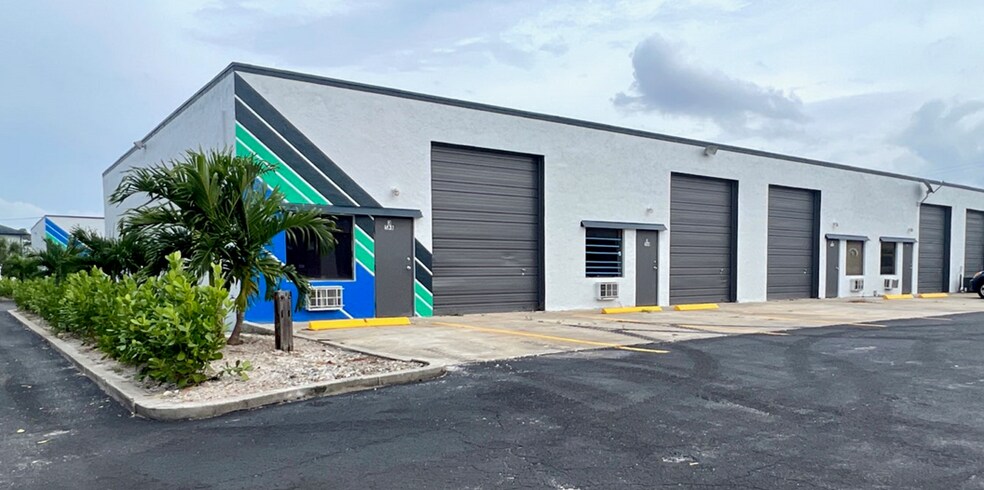 More Photos Of 895 NE Dixie Hwy, Jensen Beach Unknown For Lease