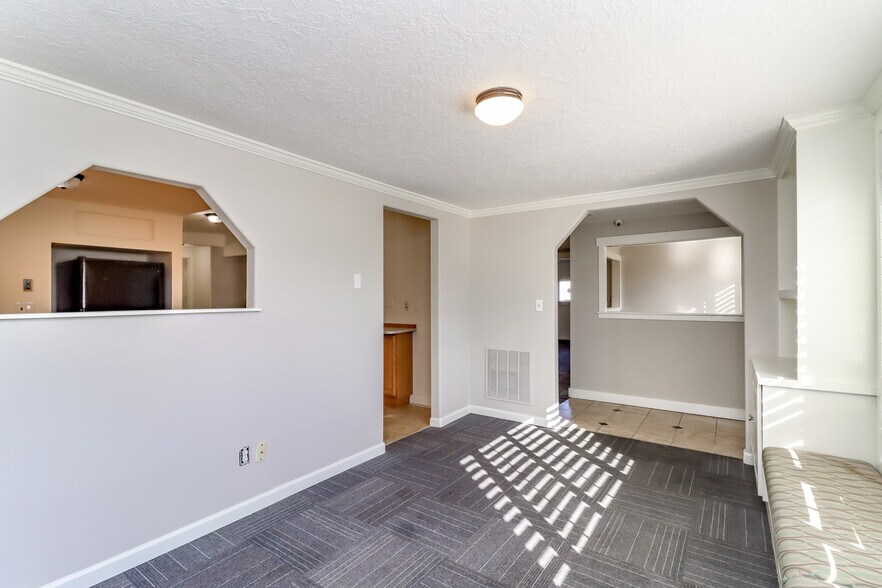 More Photos Of 3838 S Warner St, Tacoma Flex For Lease