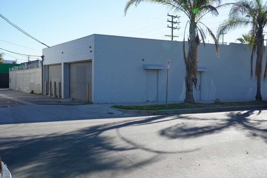 More Photos Of 10859 Burbank Blvd, North Hollywood Flex For Sale