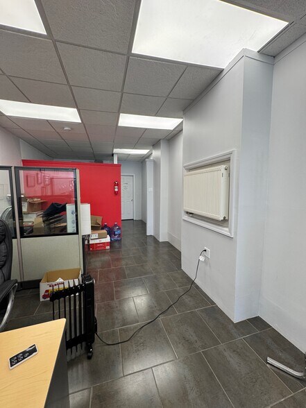 More Photos Of 78-84 E Park Ave, Long Beach Storefront For Lease