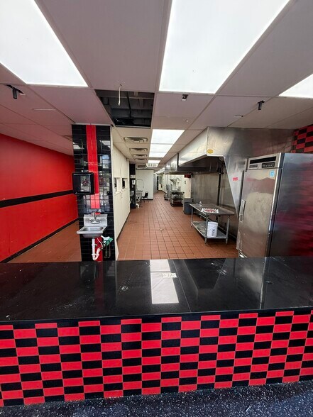 More Photos Of 29950-29970 W 12 Mile Rd, Farmington Hills Storefront Retail Office For Lease