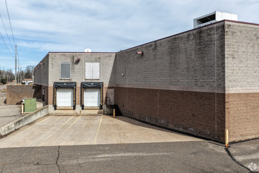 More Photos Of 400 W 9th St N, Ladysmith General Retail For Sale