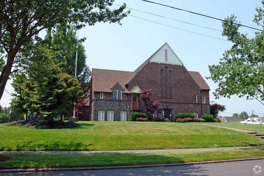 More Photos Of 2931 SE Harrison St, Portland Religious Facility For Lease