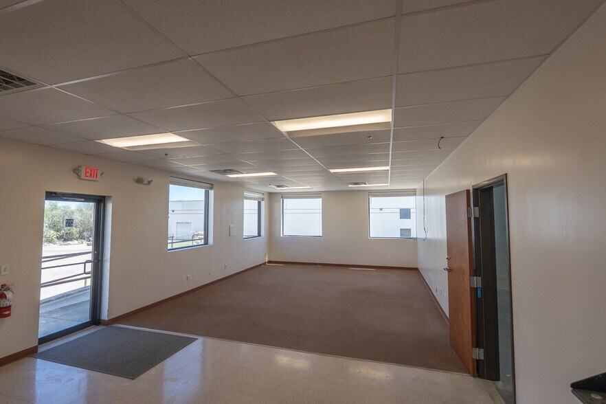 More Photos Of 9503 Brown Ln, Austin Warehouse For Lease