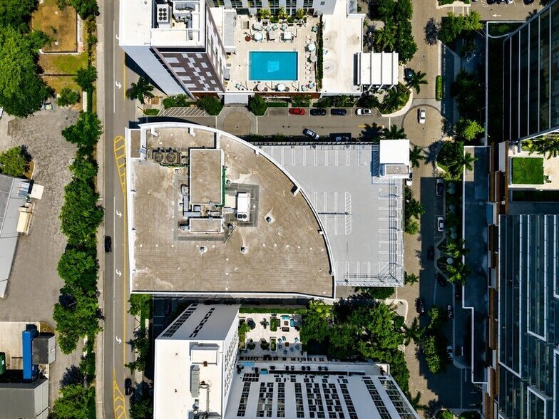 More Photos Of 2920-2950 NE 207th St, Aventura Unknown For Lease
