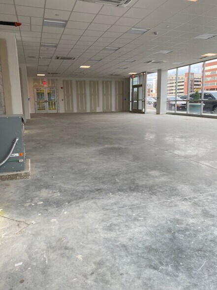 More Photos Of 47-63 Green St, Newark Parking Garage For Lease