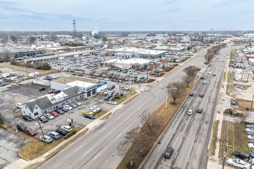 More Photos Of 4933-4935 Virginia Beach Blvd, Virginia Beach Auto Dealership For Lease