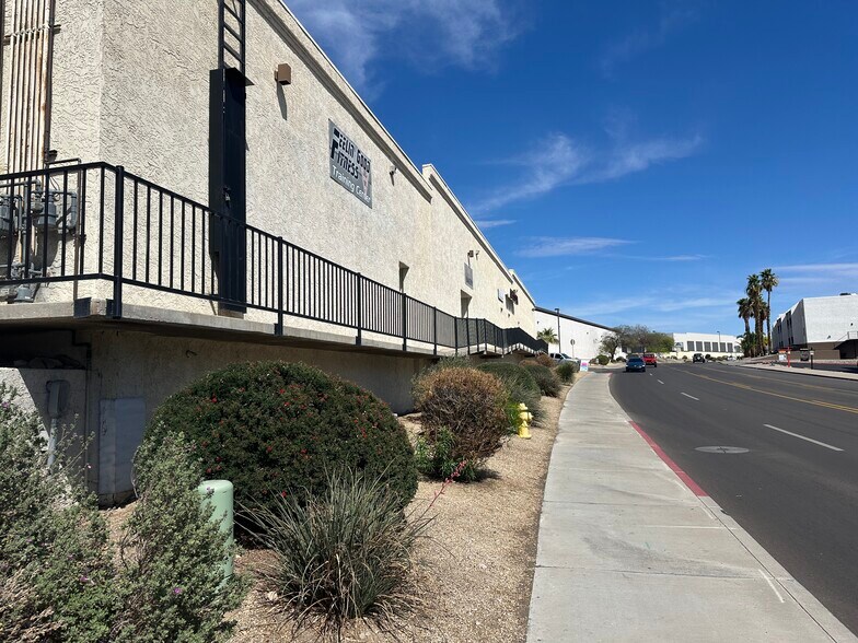 More Photos Of 1850-1870 Mcculloch Blvd N, Lake Havasu City General Retail For Sale