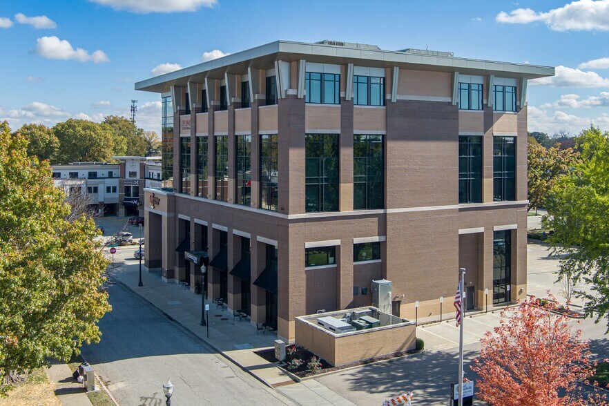 More Photos Of 222 E Park St, Edwardsville Office For Lease