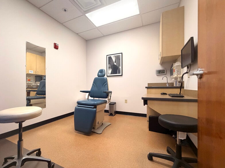 More Photos Of 13619-13627 Big Bend Rd, Saint Louis Medical For Sale