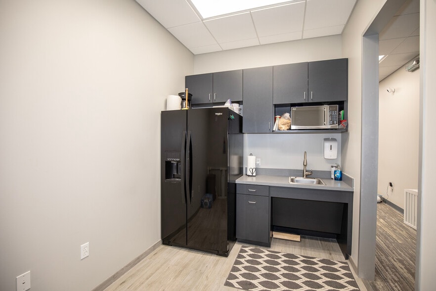 More Photos Of 2605 Columbia Memorial Pky, Kemah Office For Lease