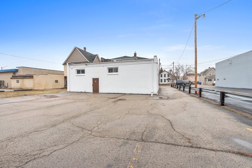 More Photos Of 621 W Lawrence St, Appleton Office For Lease