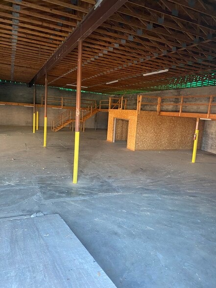 More Photos Of 2635 Western Ave, Knoxville Warehouse For Sale