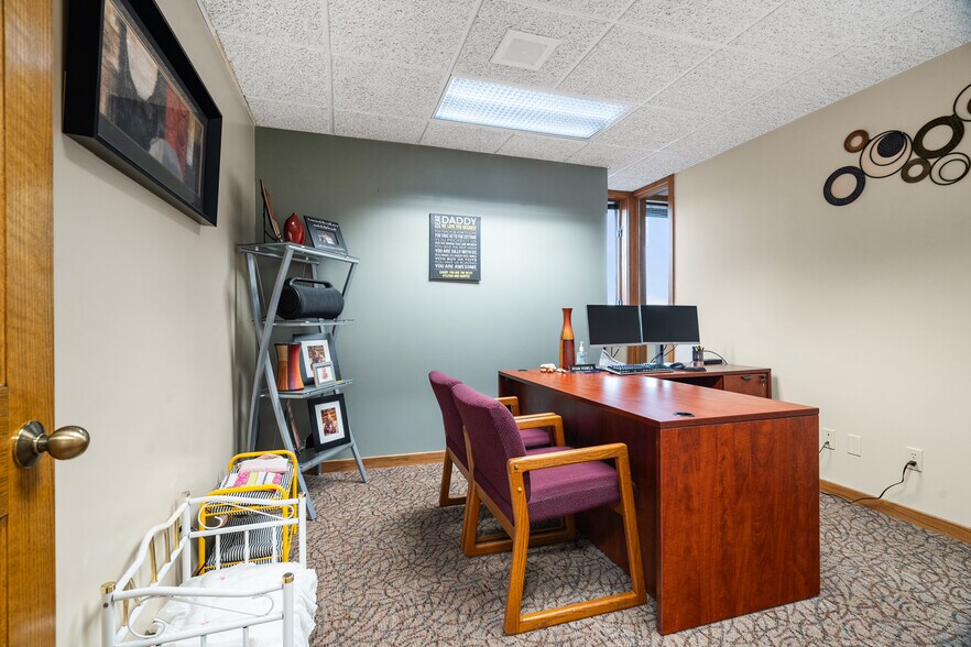 More Photos Of 812 Cormier Rd, Ashwaubenon Office For Lease