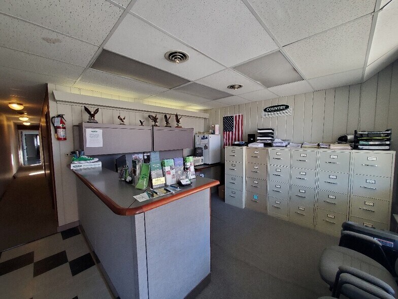 More Photos Of 18159 Dixie Hwy, Homewood Storefront Retail Office For Sale