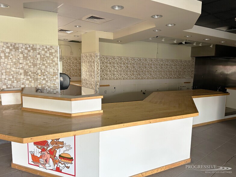 More Photos Of 312 S Hwy 173, Lake Arrowhead Fast Food For Lease