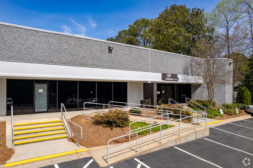 More Photos Of 120 Interstate N Pky E SE, Atlanta Light Distribution For Lease